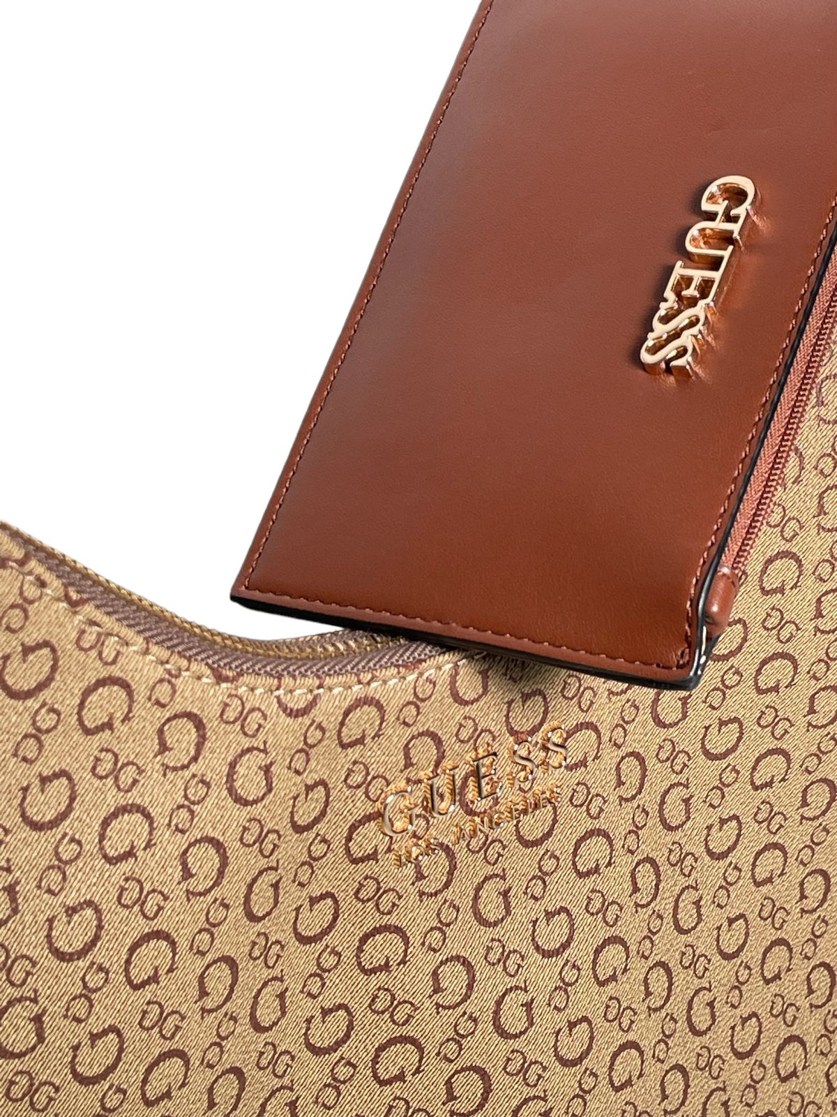 Bolsa de Mano Guess Café con Monedero