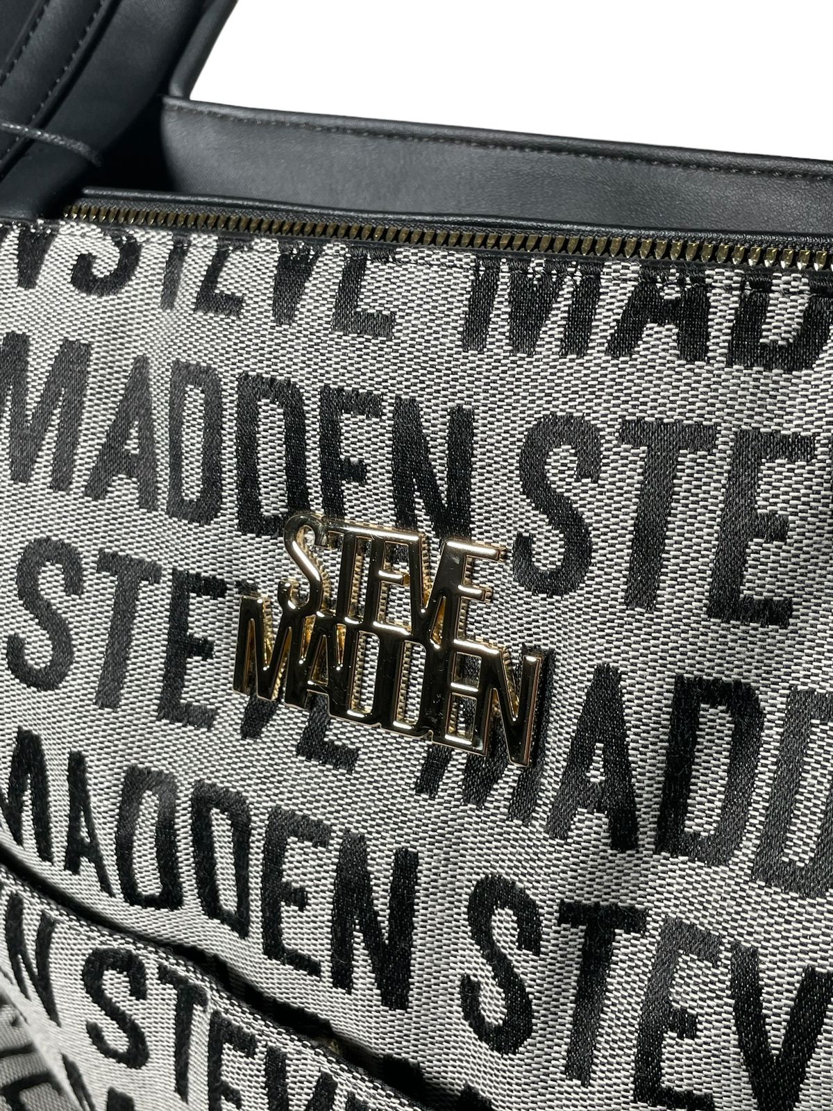 Pañalera Steve Madden Gris